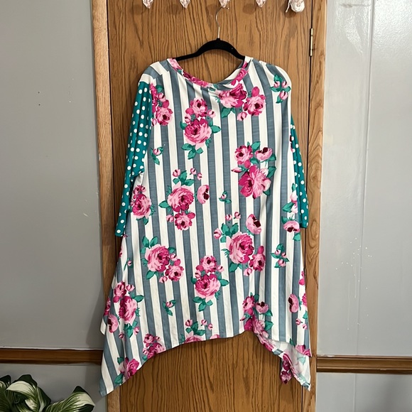 Custom top - Picture 2 of 2